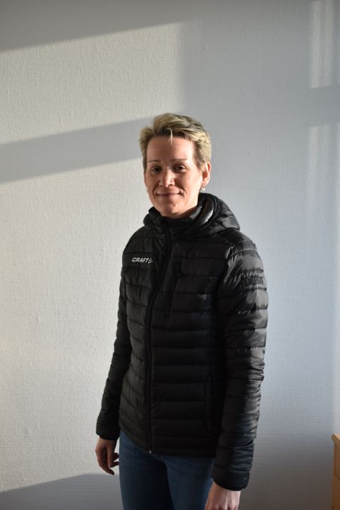 Jytte er glad for hendes nye forårsjakke Kvalitetsjakke af mærket CRAFT